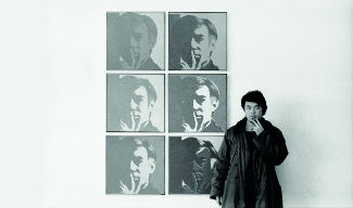 Ai Weiwei at the Museum of Modern Art, 1987, from the New York Photographs series. © Ai Weiwei