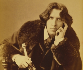 Oscar Wilde portrait by Napoleon Sarony, 1882, Photograph. Source: Wikimedia Commons