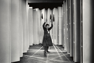 Louise Bourgeois inside Articulated Lair, 1986, From the MoMA Collection. Photo: © Peter Bellamy. © The Easton Foundation / Licensed by Copydan
