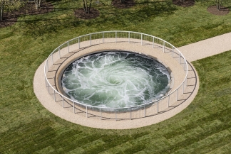 Anish Kapoor, Descension, 2014, Brooklyn Bridge Park, New York, 2017. Photo: James Ewing, Public Art Fund, NY, © Anish Kapoor, 2017