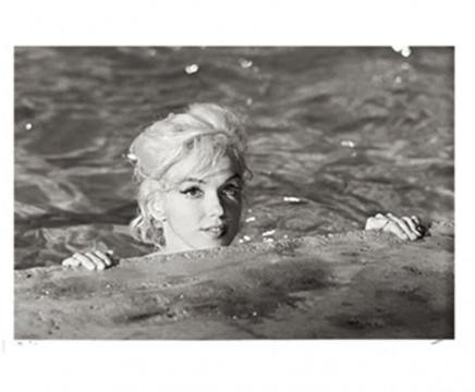 Marilyn Monroe (small): Roll 11 Frame 12 by Lawrence Schiller